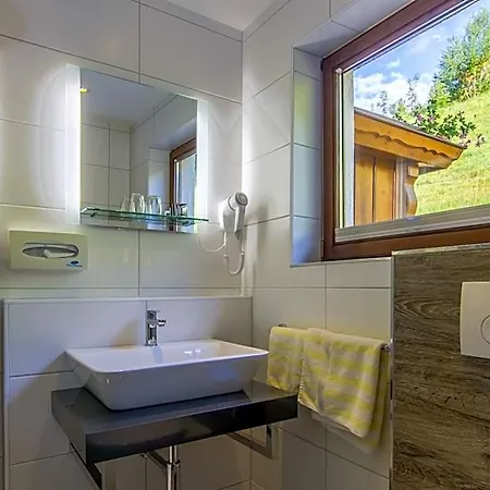 Zum Kaiserweg 3*