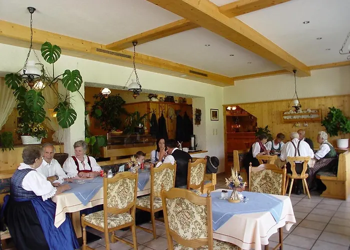 Zum Kaiserweg فندق